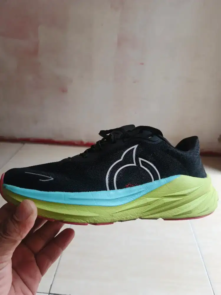 Sepatu running ortuseight