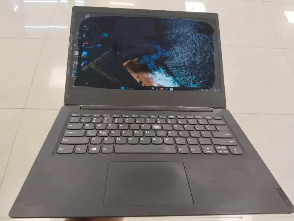 Dijual laptop Lenovo Ideapad V14-IIL intel core i3 gen 10 ram 8GB SSD