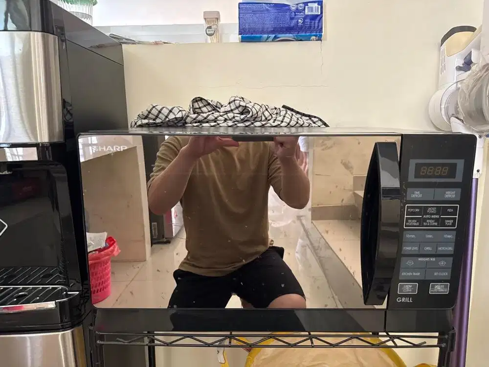 Preloved microwave Sharp R728