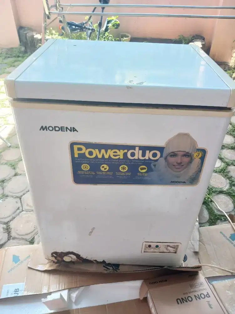 Freezer box merk modena