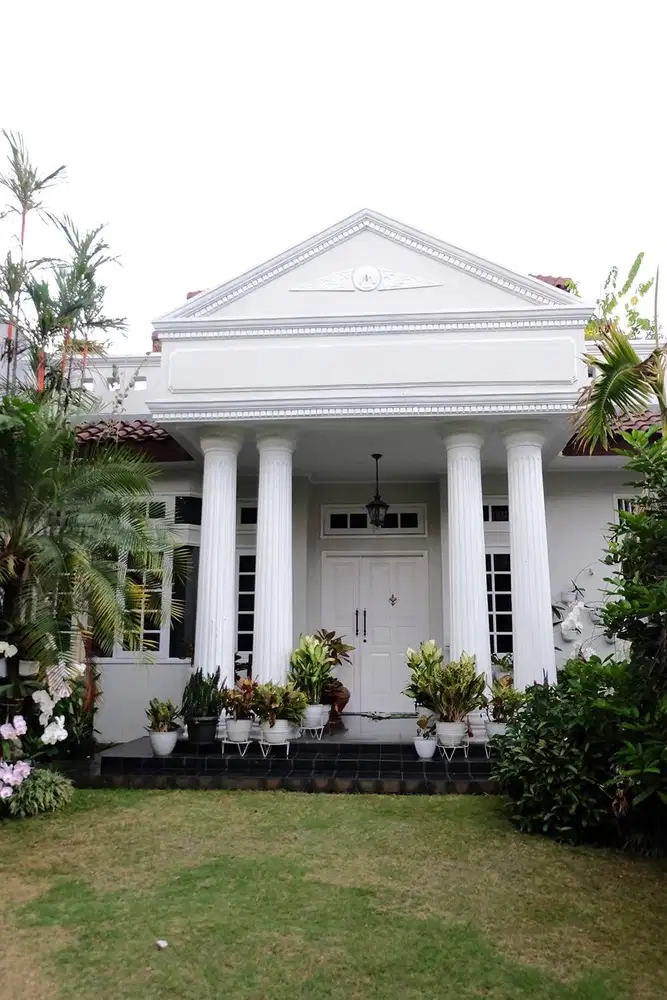 Rumah Mewah 2 Lantai Halaman Luas di Pondok Indah