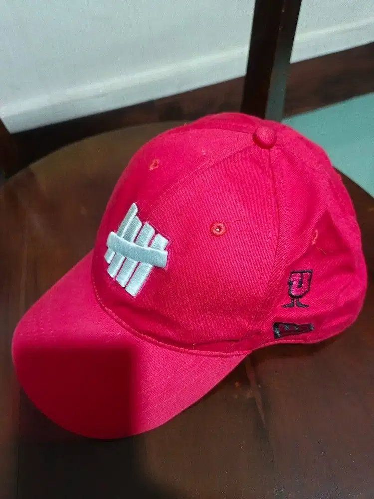 Topi New Era merah225