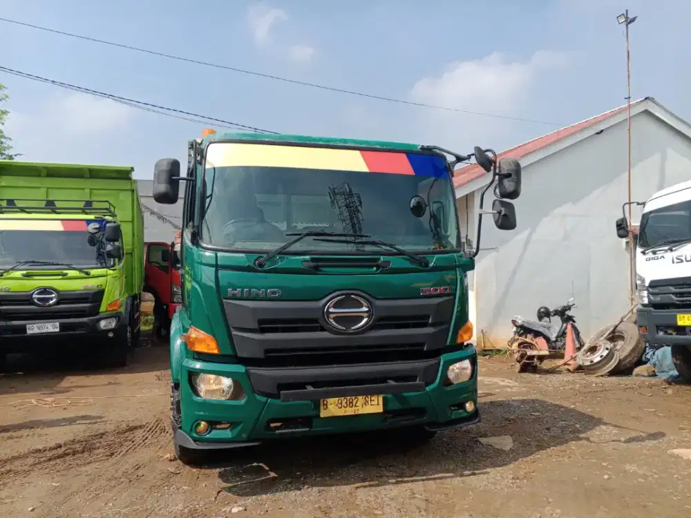 TRACTOR HEAD HINO 500 SG 285 TH TAHUN 2021/2022