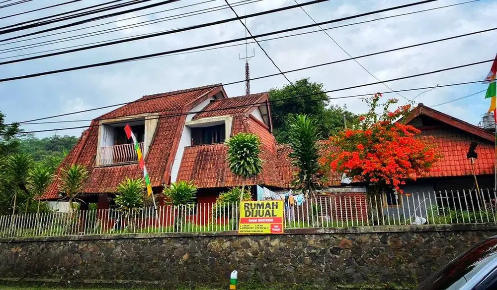 Dijual rumah artistik - 2 lantai (SHM)