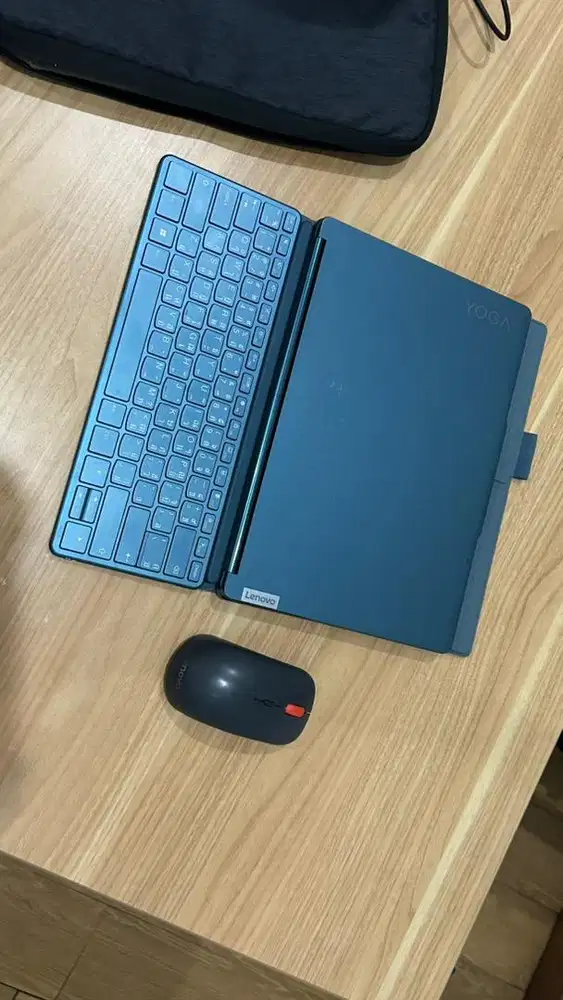 Lenovo Yoga Book 9i (Dual 13.3 2.8K OLED Screens)