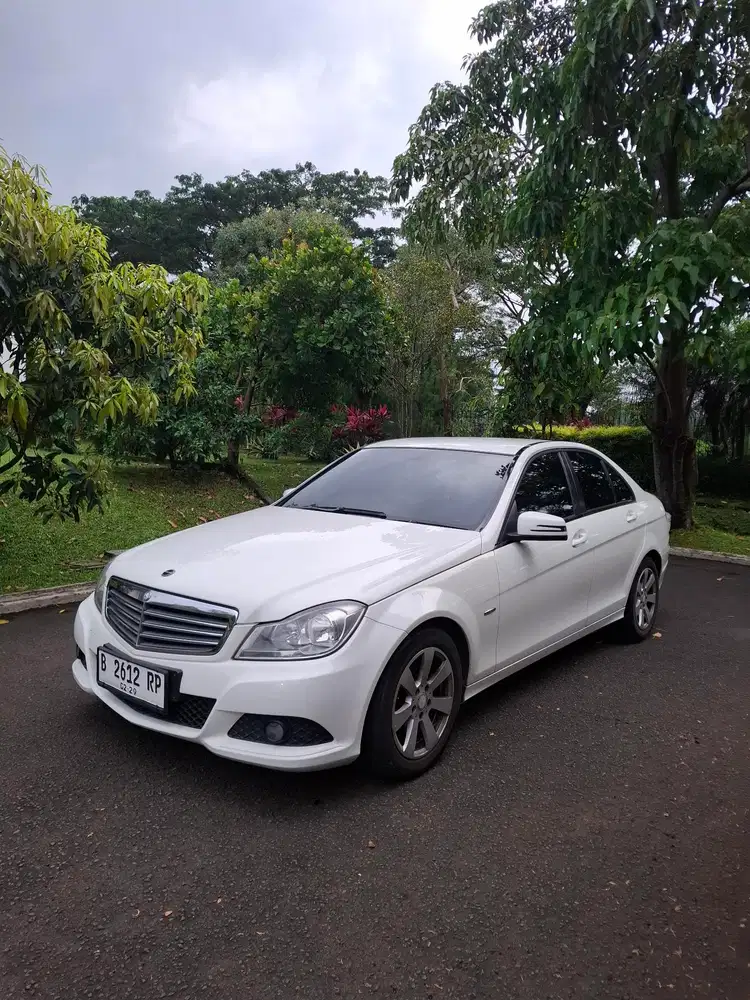 Mercedes-Benz C200 2011 Bensin