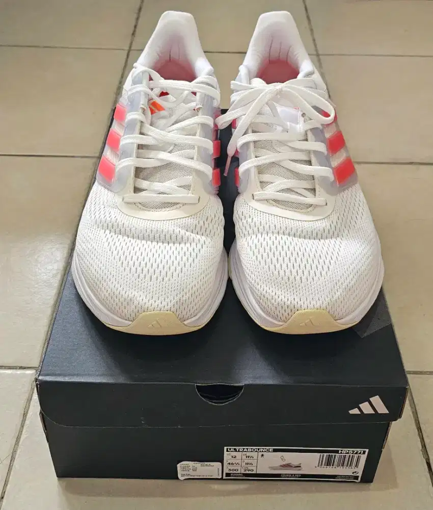 Dijual sepatu Adidas Ultrabounce warna Putih size 46 2/3