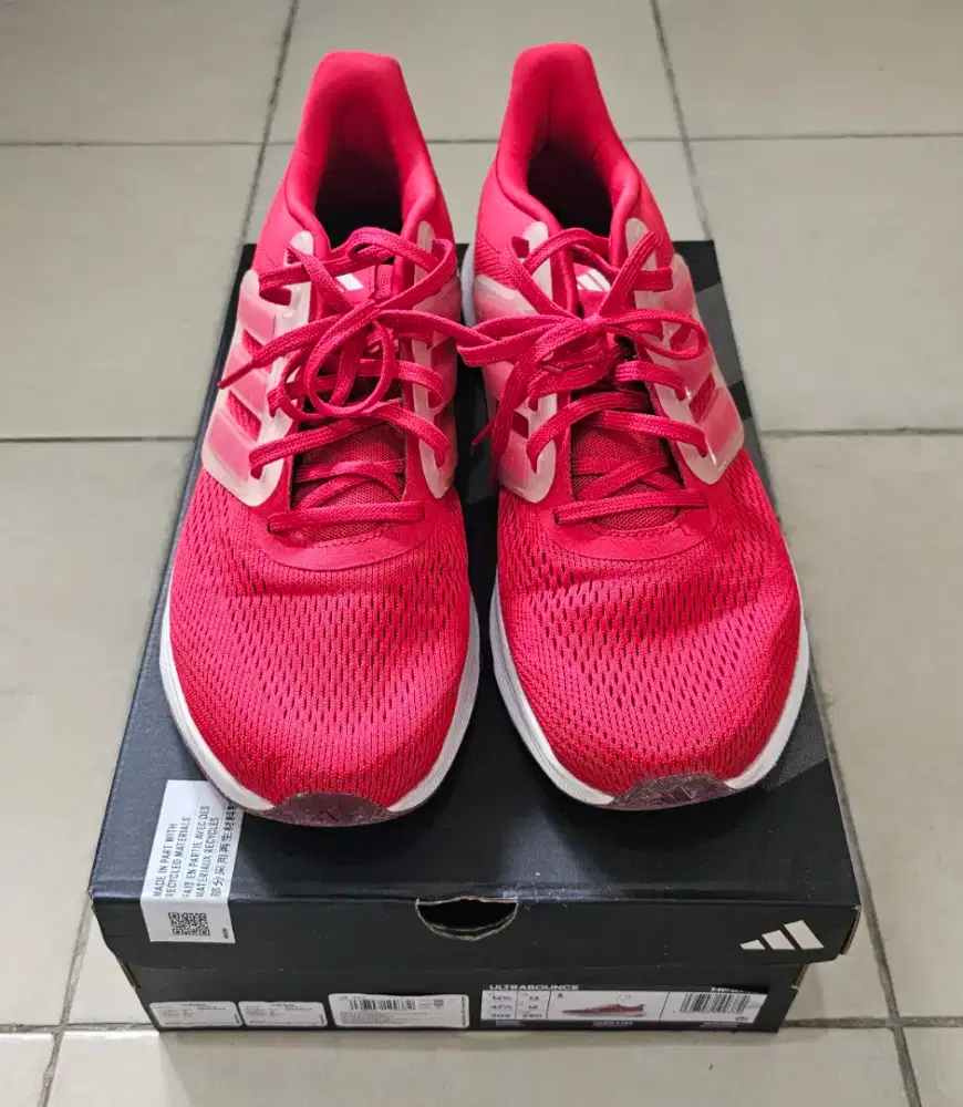Dijual sepatu Adidas Ultrabounce warna Merah size 47.5