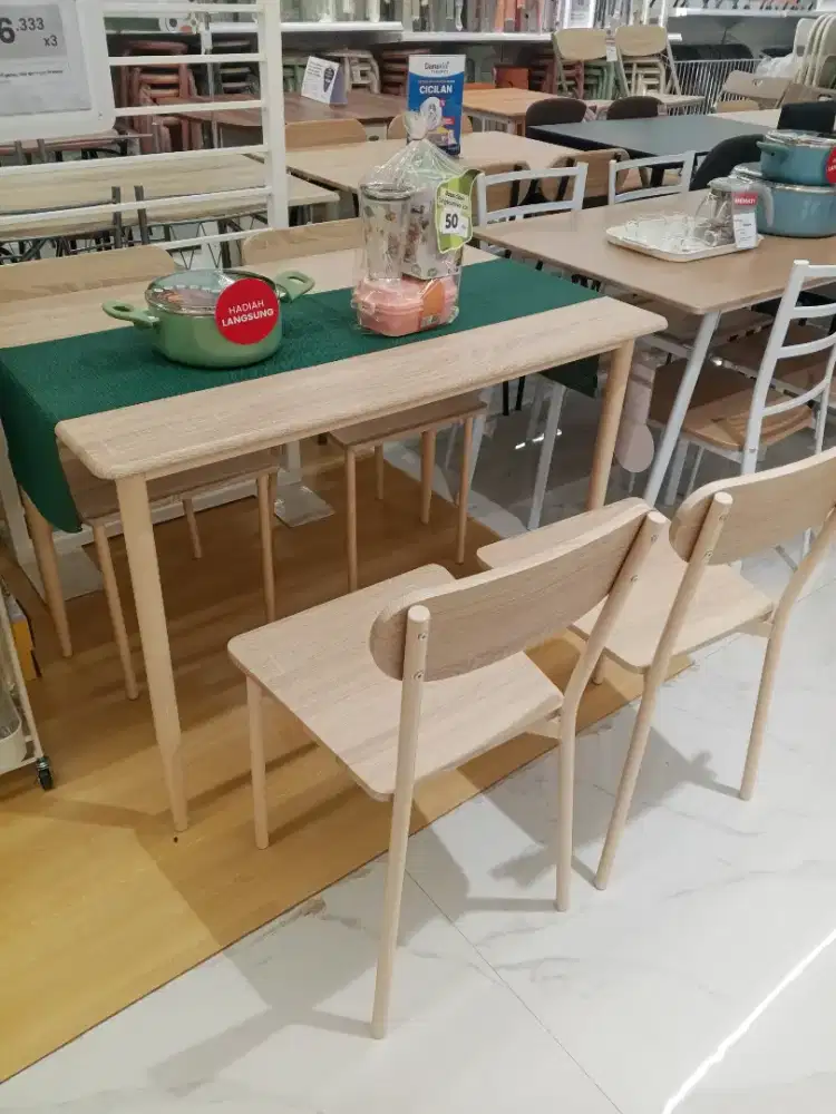 Set meja makan minimalis