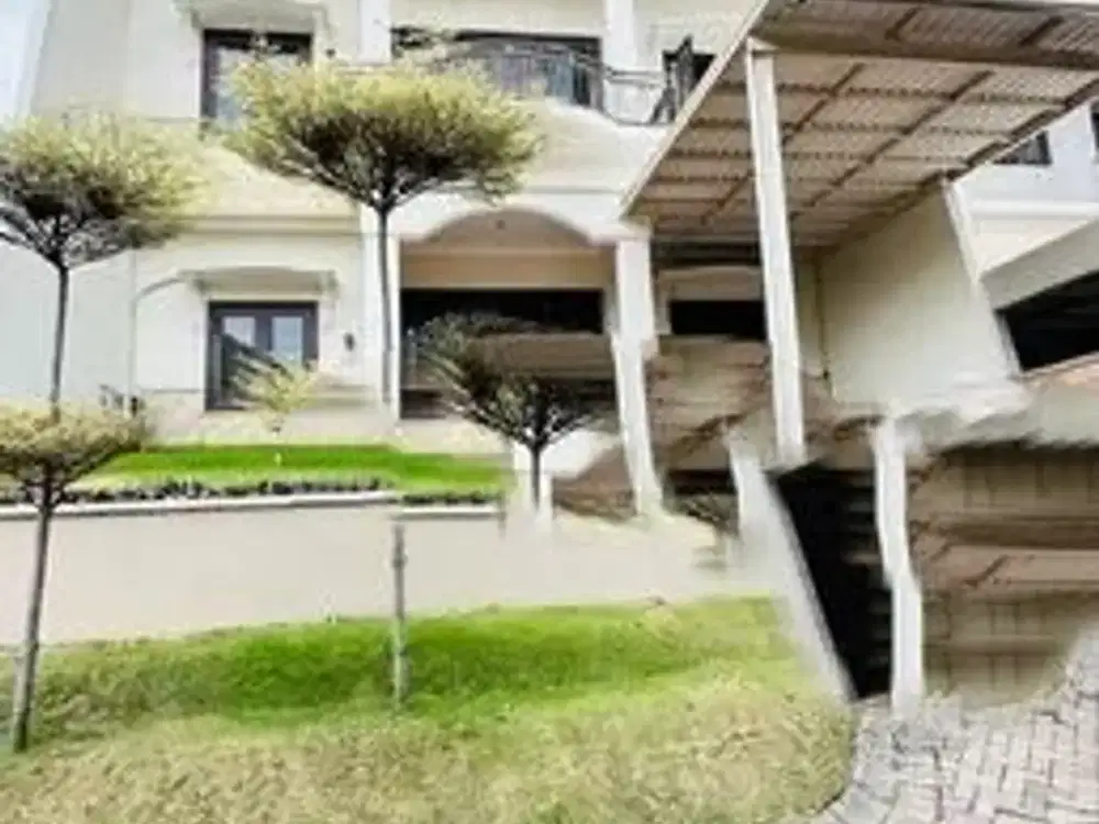 Dijual Rumah Mewah Taman Golf Mewah Strategis Siap Huni