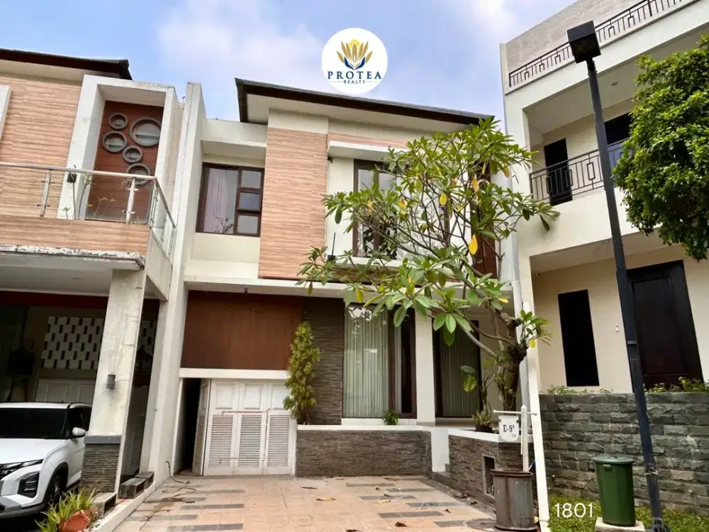 Rumah Ngantong dengan Kolam Renang di Cluster Kebayoran, Bintaro