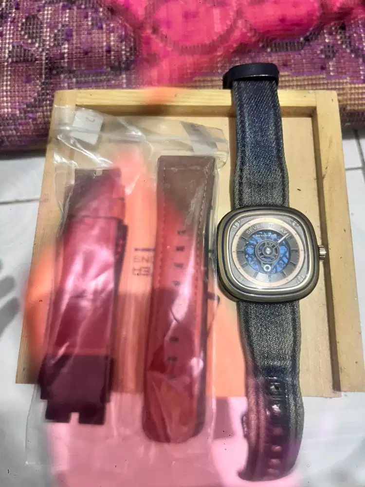 Jam Tangan Seven Friday