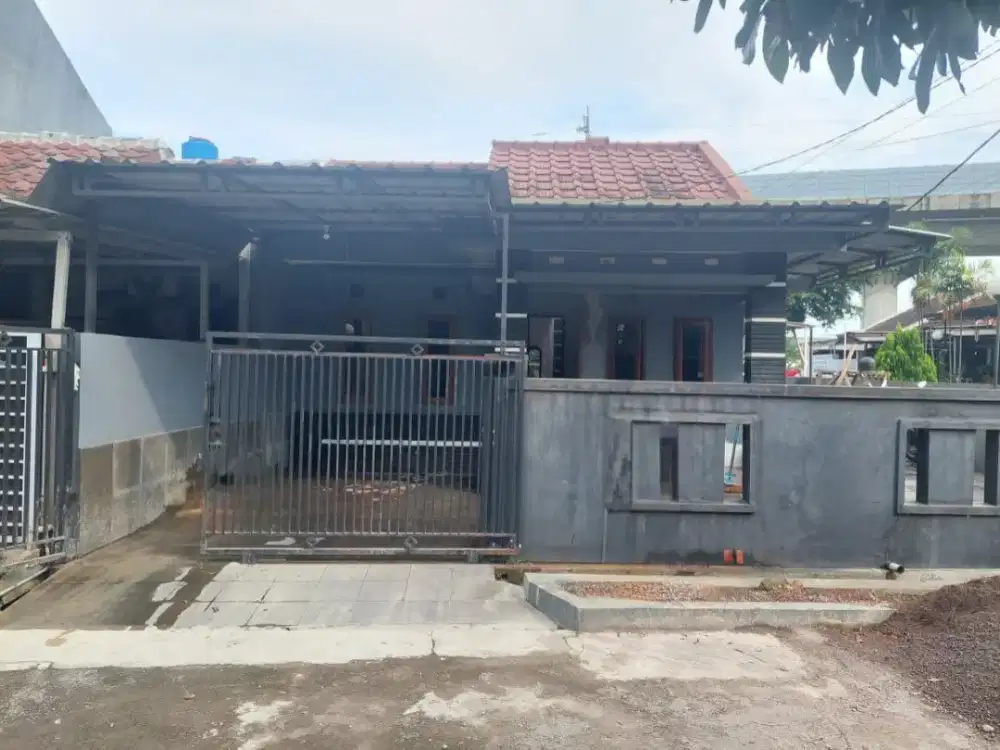Rumah siap huni minimalis di komplek banyu biru Ciwastra bandung
