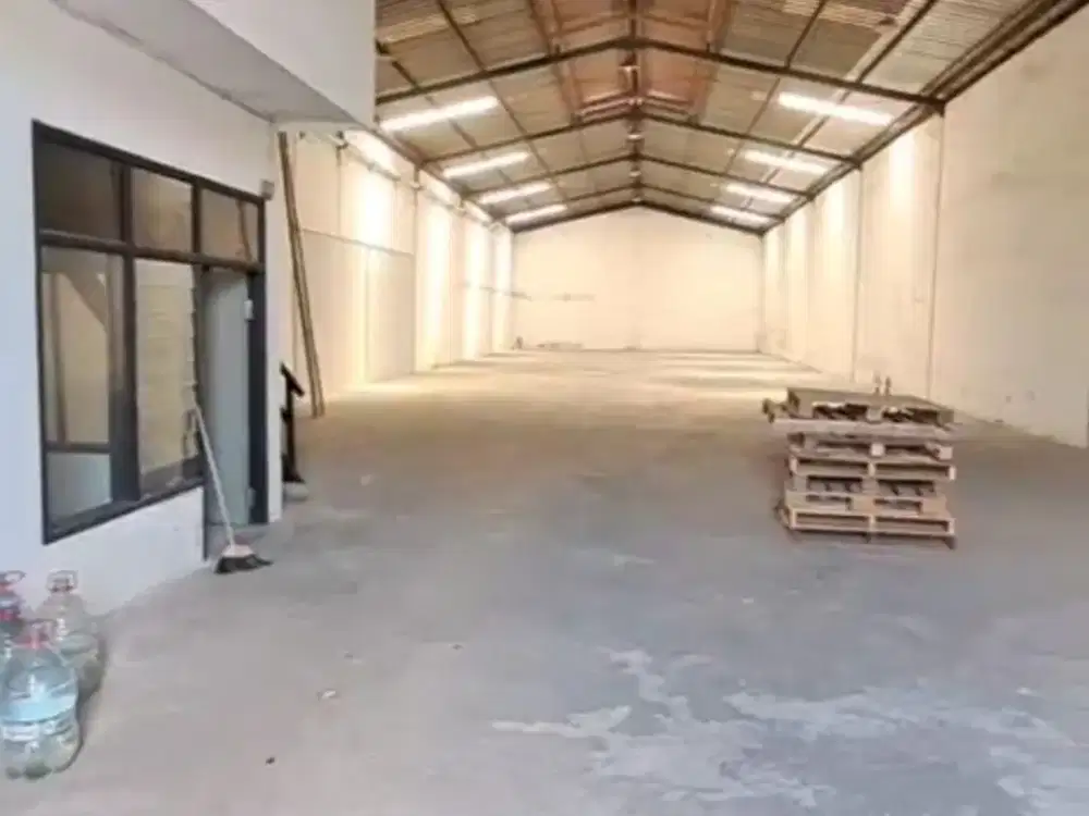 Dijual Gudang margomulyo Strategis Siap Pakai