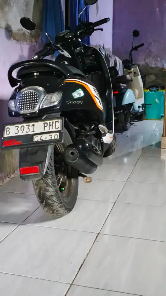 Jual motor Scoopy putih hitam tahun 2019