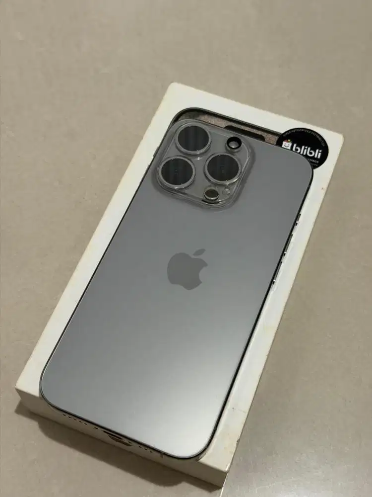 iPhone 15 pro 128gb warna silver garansi Indonesia (BliBli)