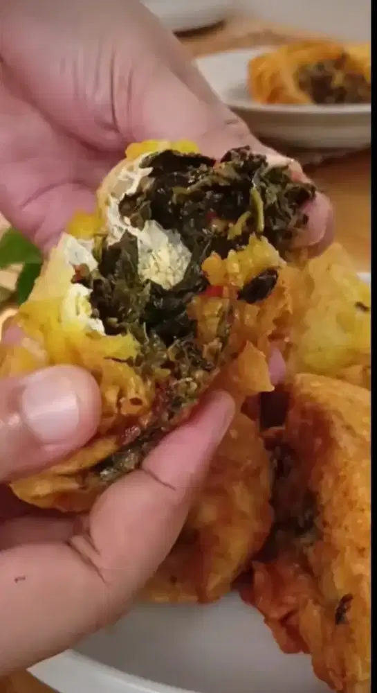 Tahu gopoh (tahu isi godhong pohong)