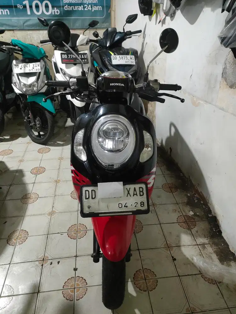 Honda Scoopy 2023 merah hitam