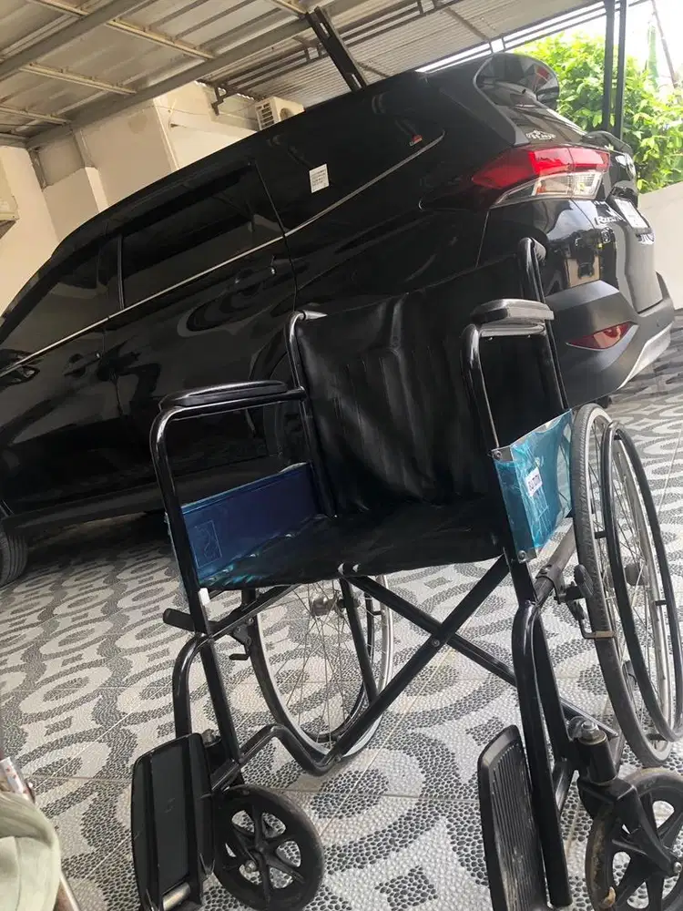Kursi roda kesehatan