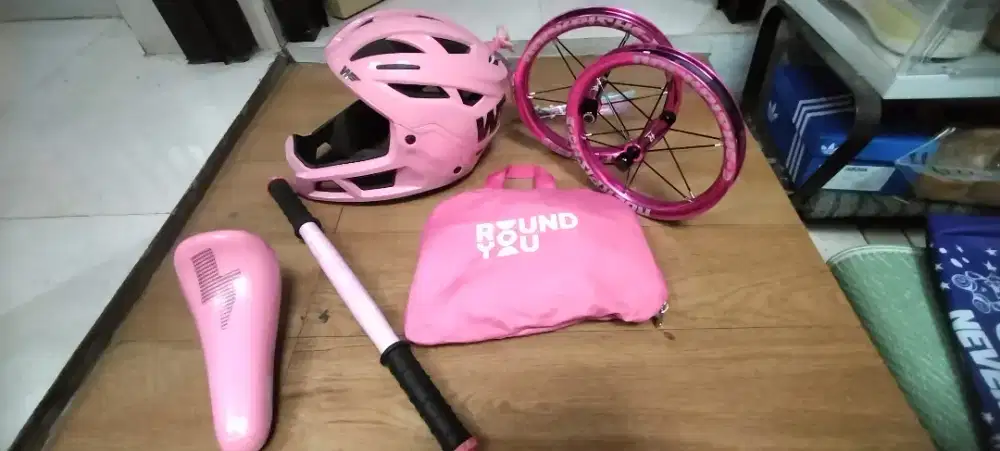 Helm www, handlebar, wheelset ko2, sadle rockfish pushbike pink