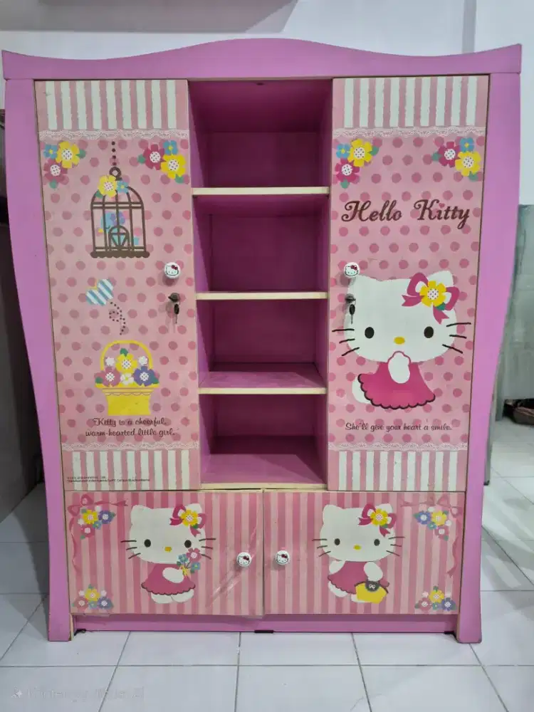 Lemari Baju bekas Hello Kitty