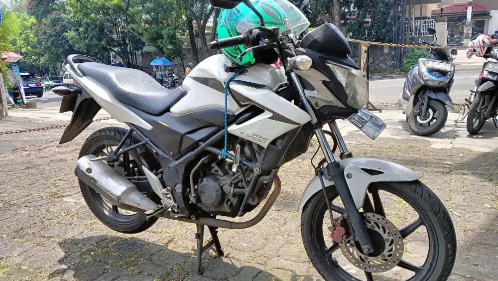 JUAL CEPAT CB 150R 2014 ( TT/BT ) MATIK