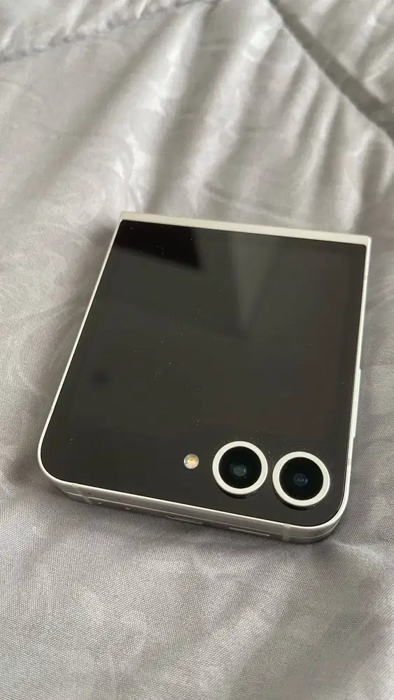 DIJUAL : SAMSUNG Z-FLIP 6 (RESMI)