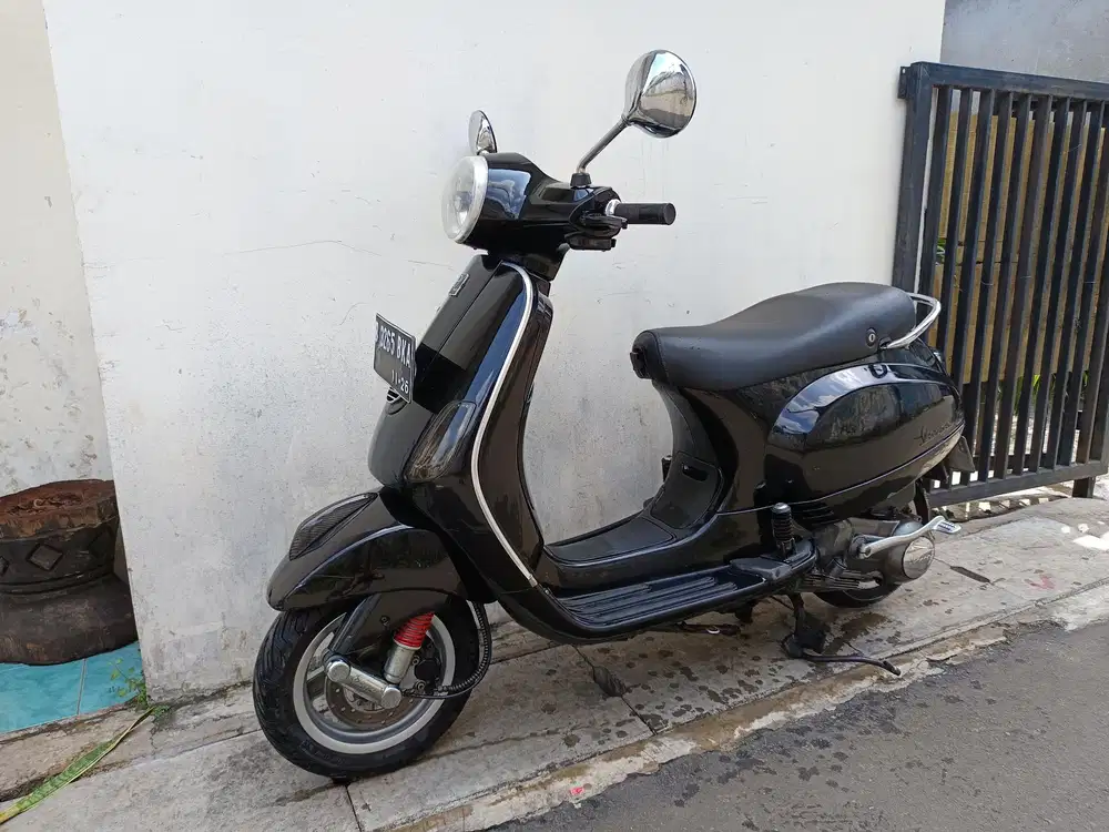 Di jual cepat piaggio vespa lx125 2011 siap pakai