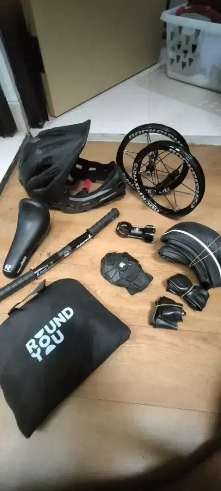 Helm, wheelset, sadle, handelbar stem rockfish push bike