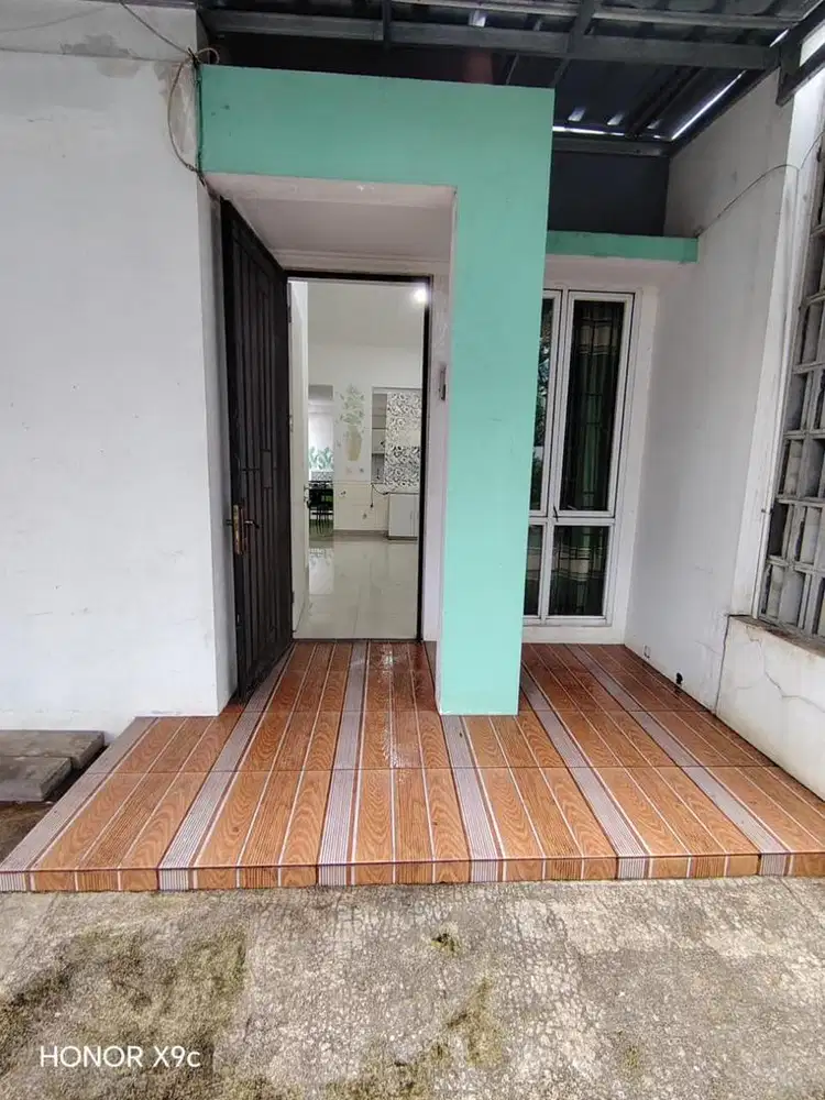Disewakan Rumah semi furnished The Icon Bsd