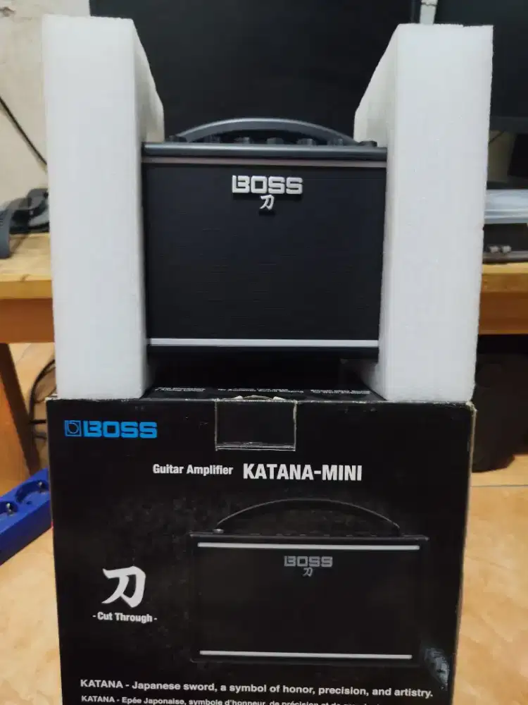 Boss Katana-Mini Amp Gitar Original kondisi terawat, sound tebal