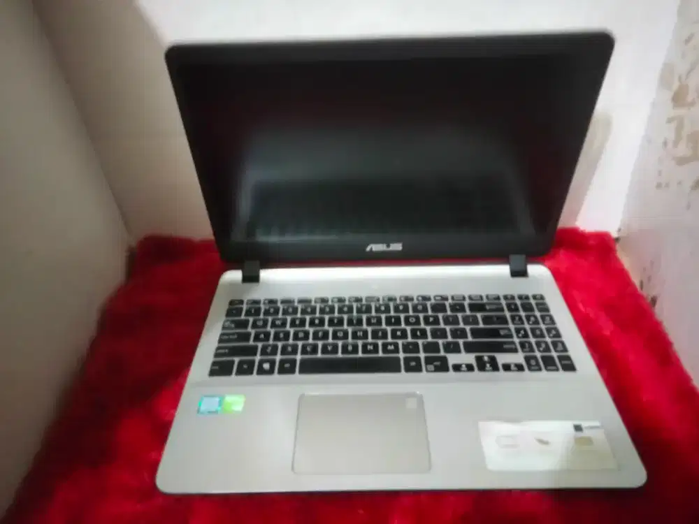 Asus x507/core i5-8250u/RAM8gb/SSD128gb/15inch/small bazell