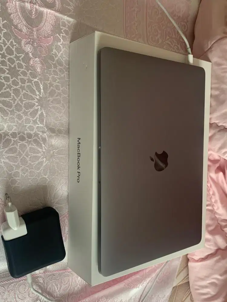 Macbook Pro M2 - 13 inch (8gb/256gb) - Ex Garansi Ibox