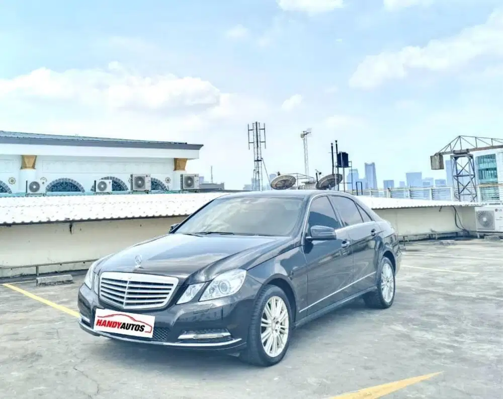 Mercedes Benz E300 Tahun 2011 Automatic Hitam Metalik