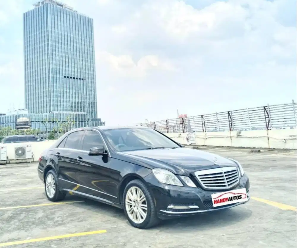 Mercedes Benz E300 Tahun 2011 Automatic Hitam Metalik
