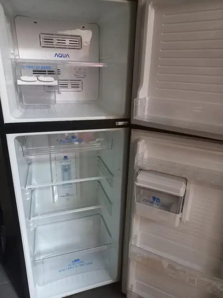 Kulkas aqua preloved awet dingin