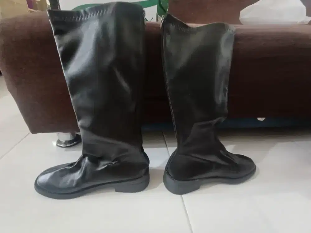 Sepatu booth tinggi hitam wanita Pinkey LIKE NEW