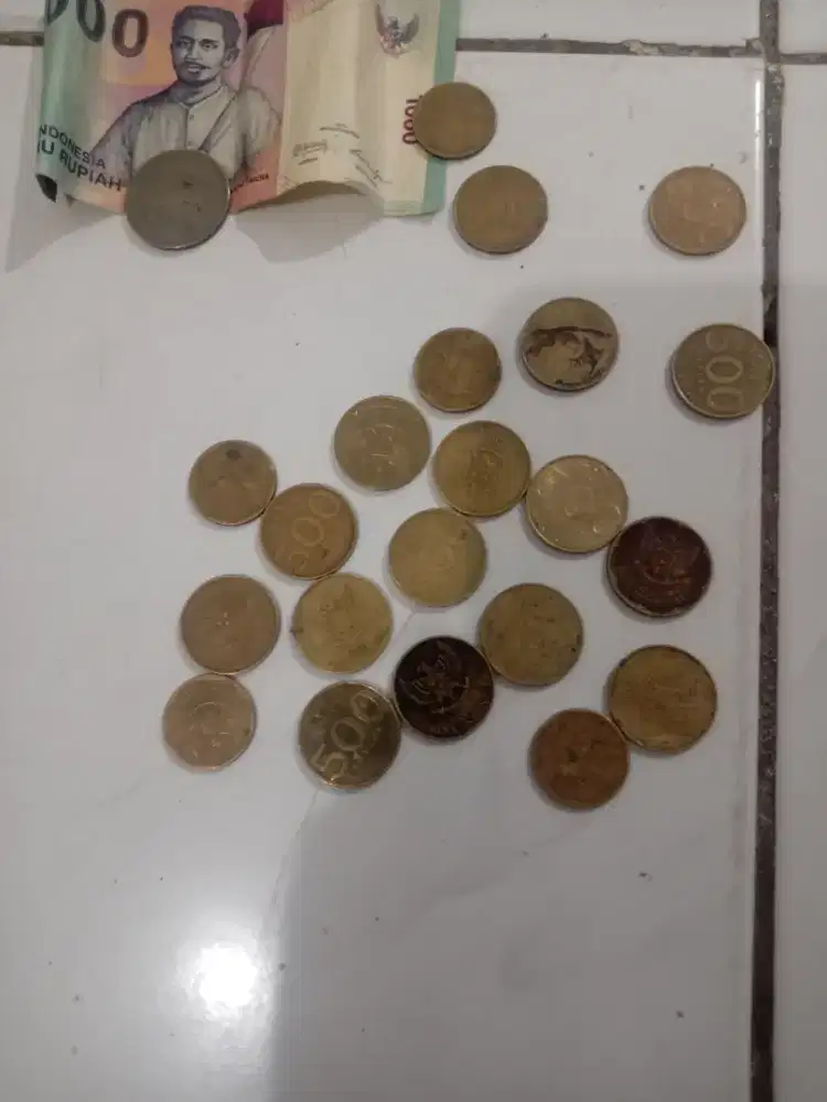 Uang koin dan kertas