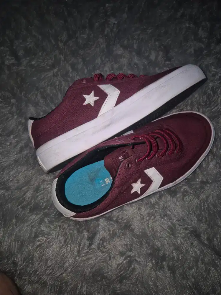 Sepatu Converse & Sepatu Under Armour