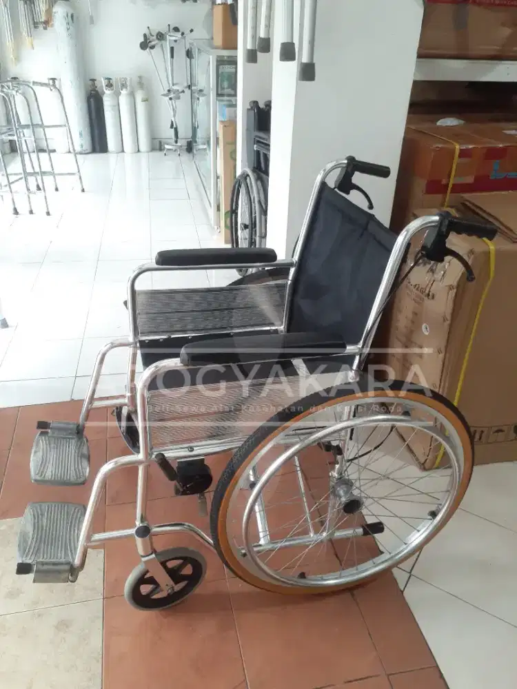 Kursi roda standart aluminium bekas