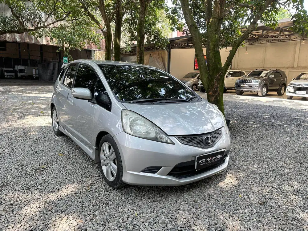 HONDA JAZZ 1.5 RS AT 2010
