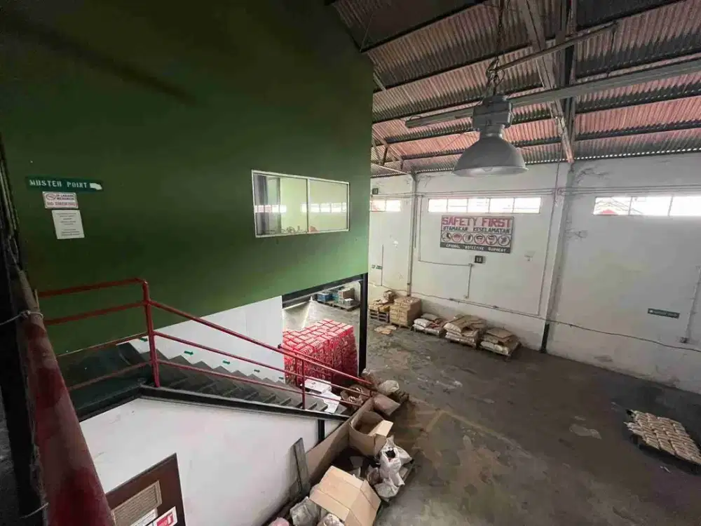 Gudang dan Kantor Strategis Pusat Kota Poros Jalan Sudirman