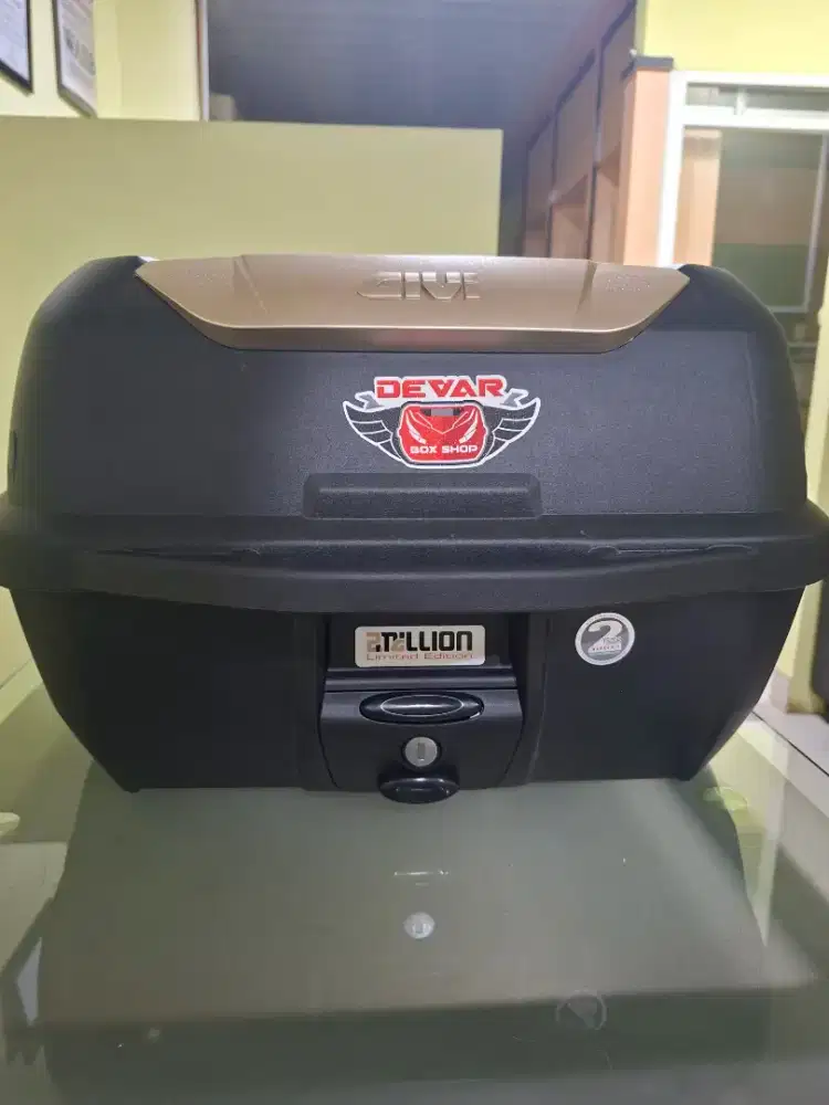 GIVI E43 GOLD 2 MILLION EDITION