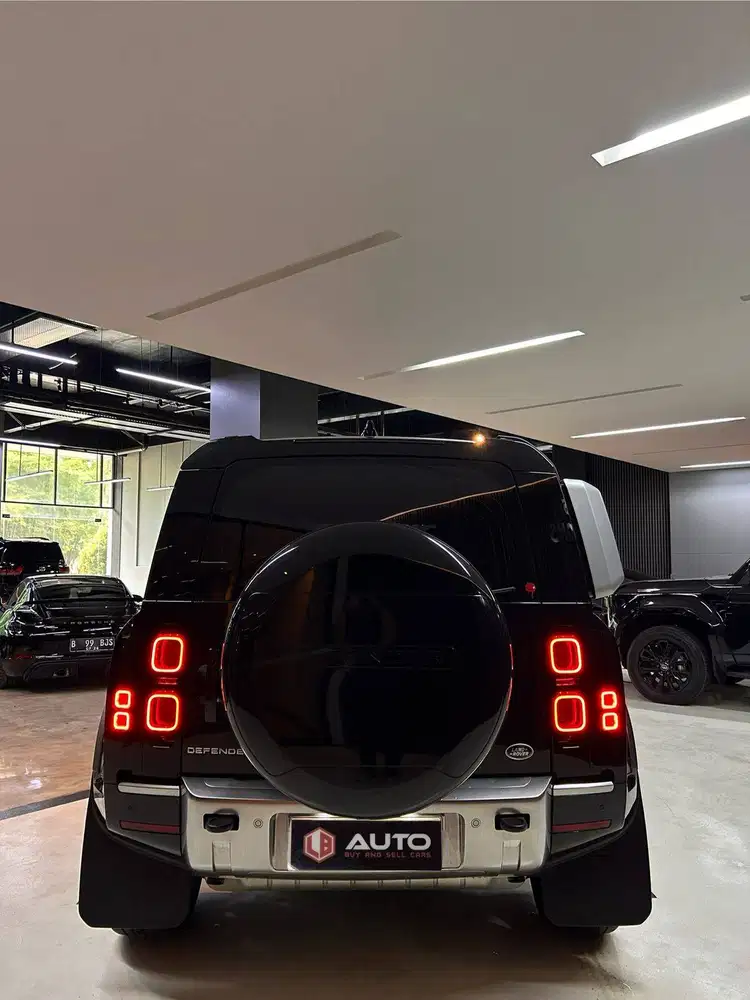 Land Rover Defender 110 SE 2.0 AT 2022 Hitam Km25rb B2215SME