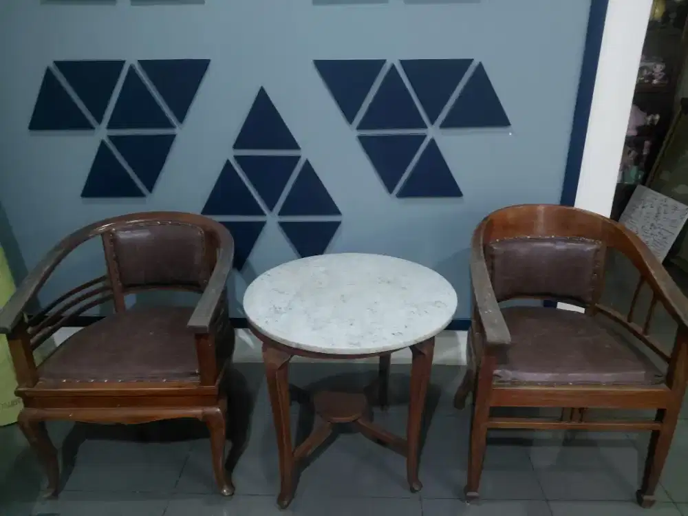 Set Meja Marmer dan Kursi Ukiran Jawa