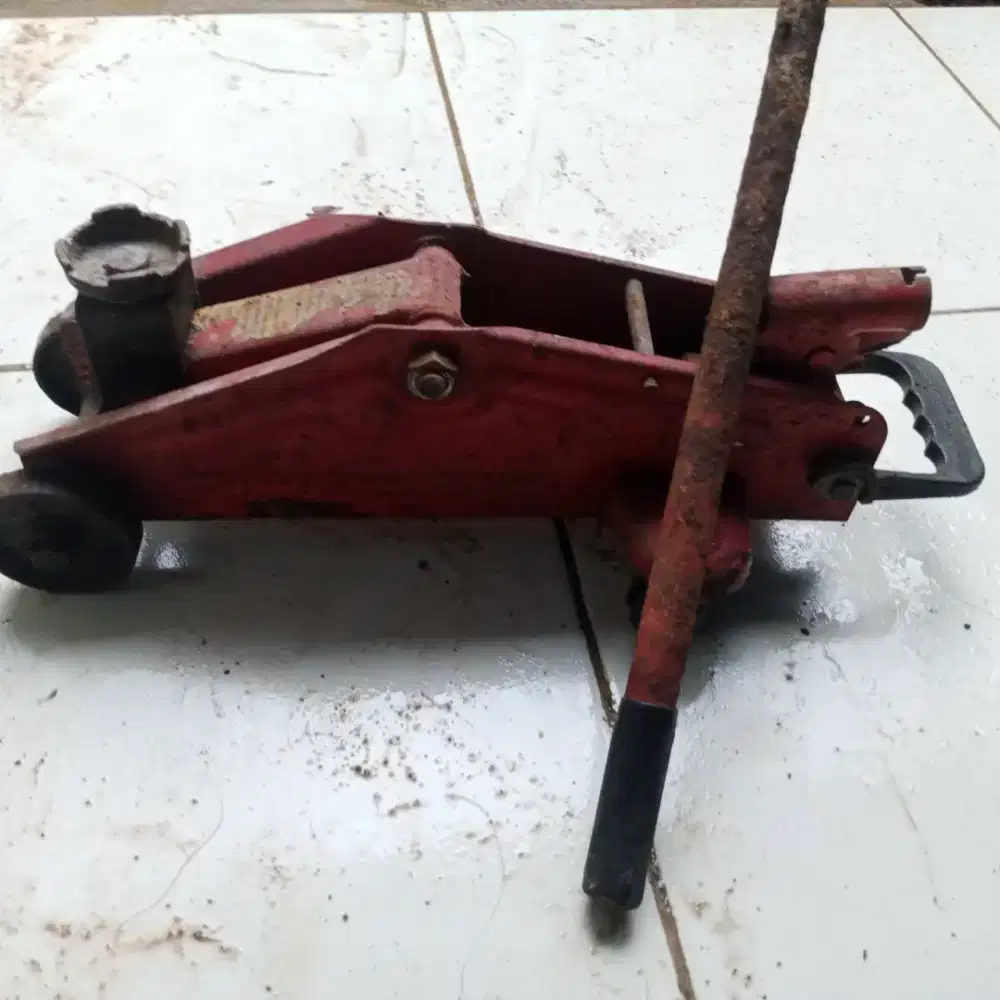 Dongkrak buaya mobil