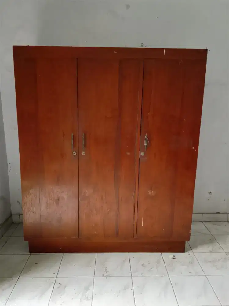 Lemari Pakaian 3 pintu kayu jati