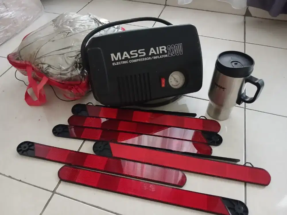 Sarung mobil.segitiga pengaman.kompresor+ mug penghangat