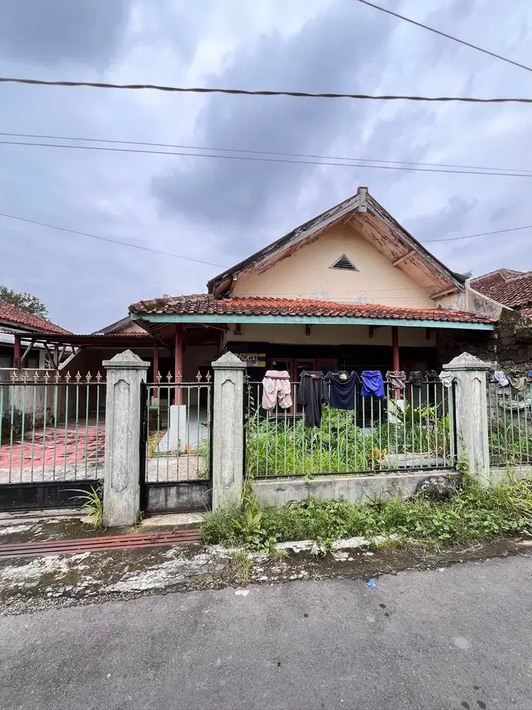 Dijual rumah luas 280m2 20 bata