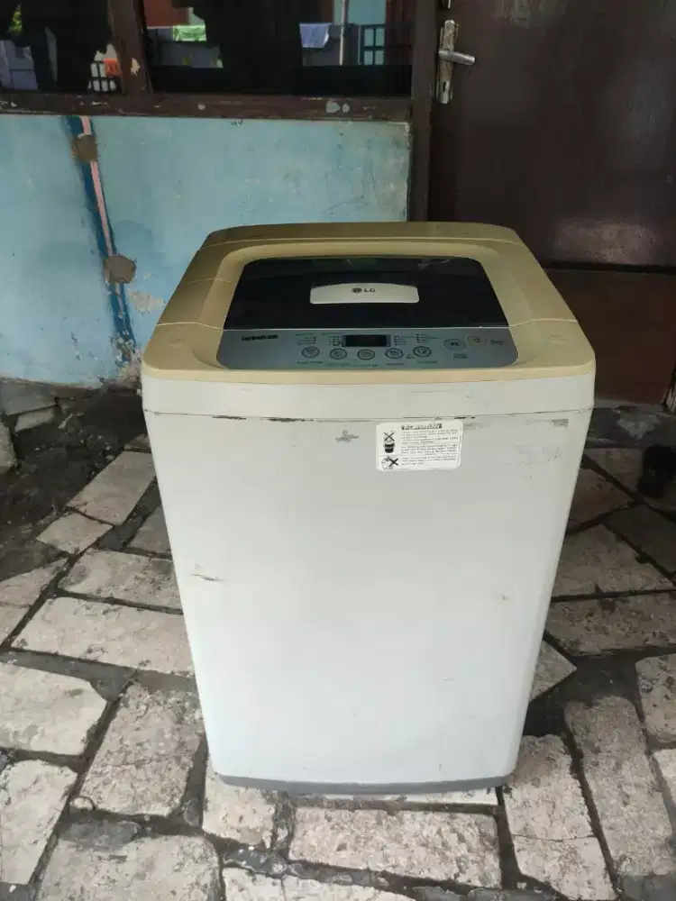 Mesin cuci top loading merk LG